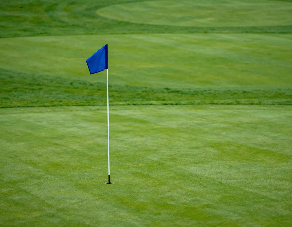 Blue golf flag back pin position expansive green setting