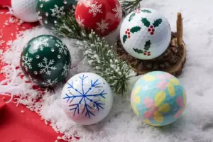 Read more about the article 8 Festive Golf Ball Decoration Ideas to Personalize Your Game