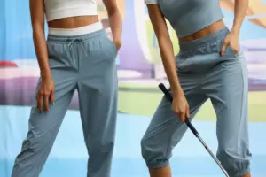 Read more about the article 7 Stylish Indoor Golf Outfits Women Are Loving for Maximum Comfort & Performance