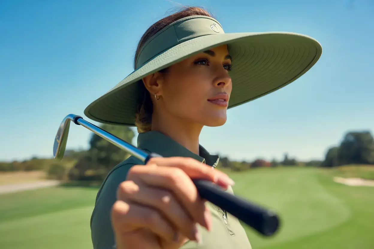 Read more about the article 8 Essential Women’s Golf Accessories for a More Polished Game