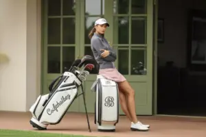 Read more about the article 8 Ways to Achieve the Ultimate Women’s Golf Aesthetic