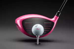 Read more about the article 7 Stunning Pink Golf Clubs That Combine Style and Serious Performance