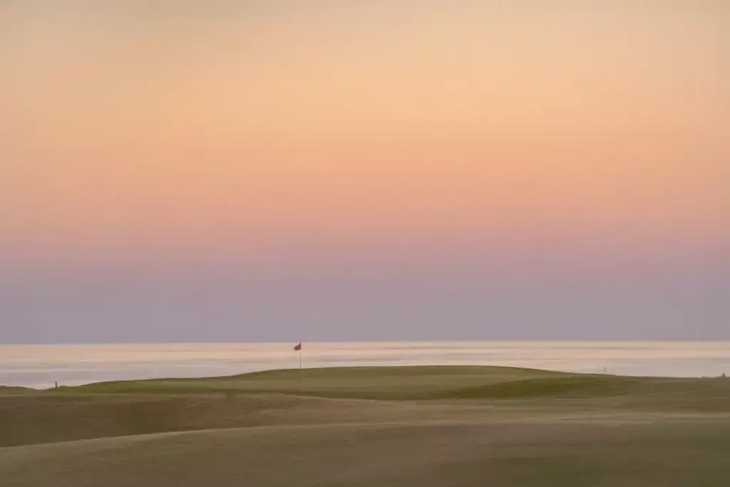 Minimalist Golf Course Horizon Sunset Peach Purple Sky