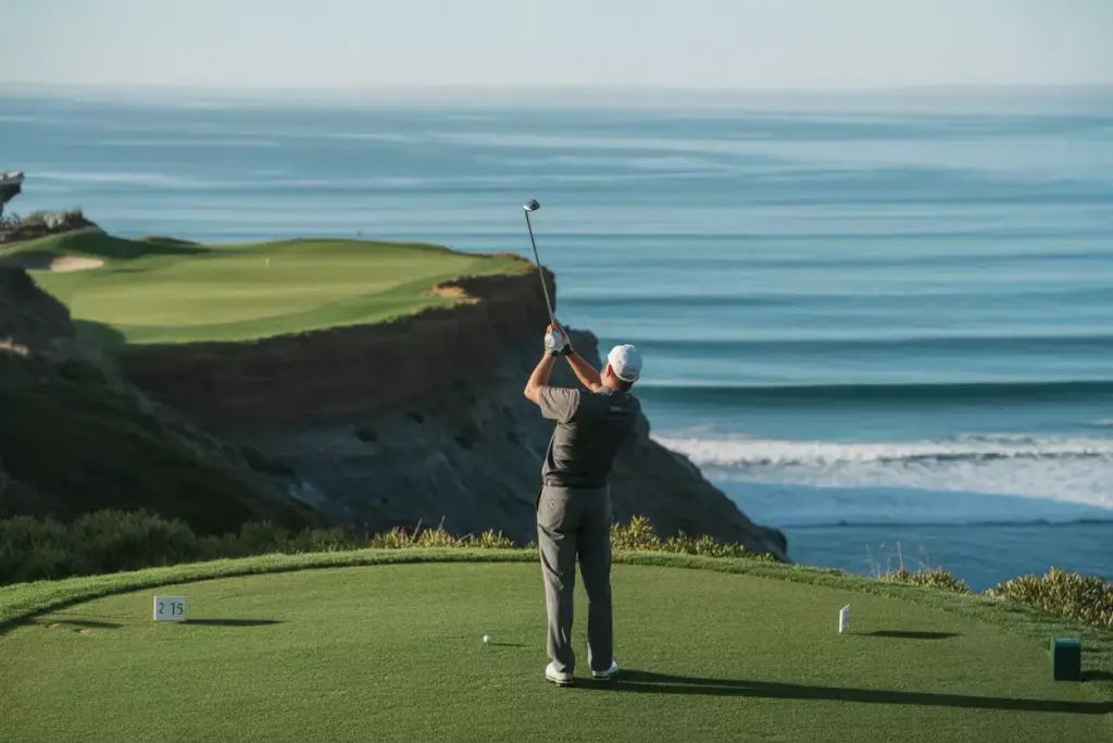 La Jolla Country Club Clifftop Par Three Over Ocean Ravine