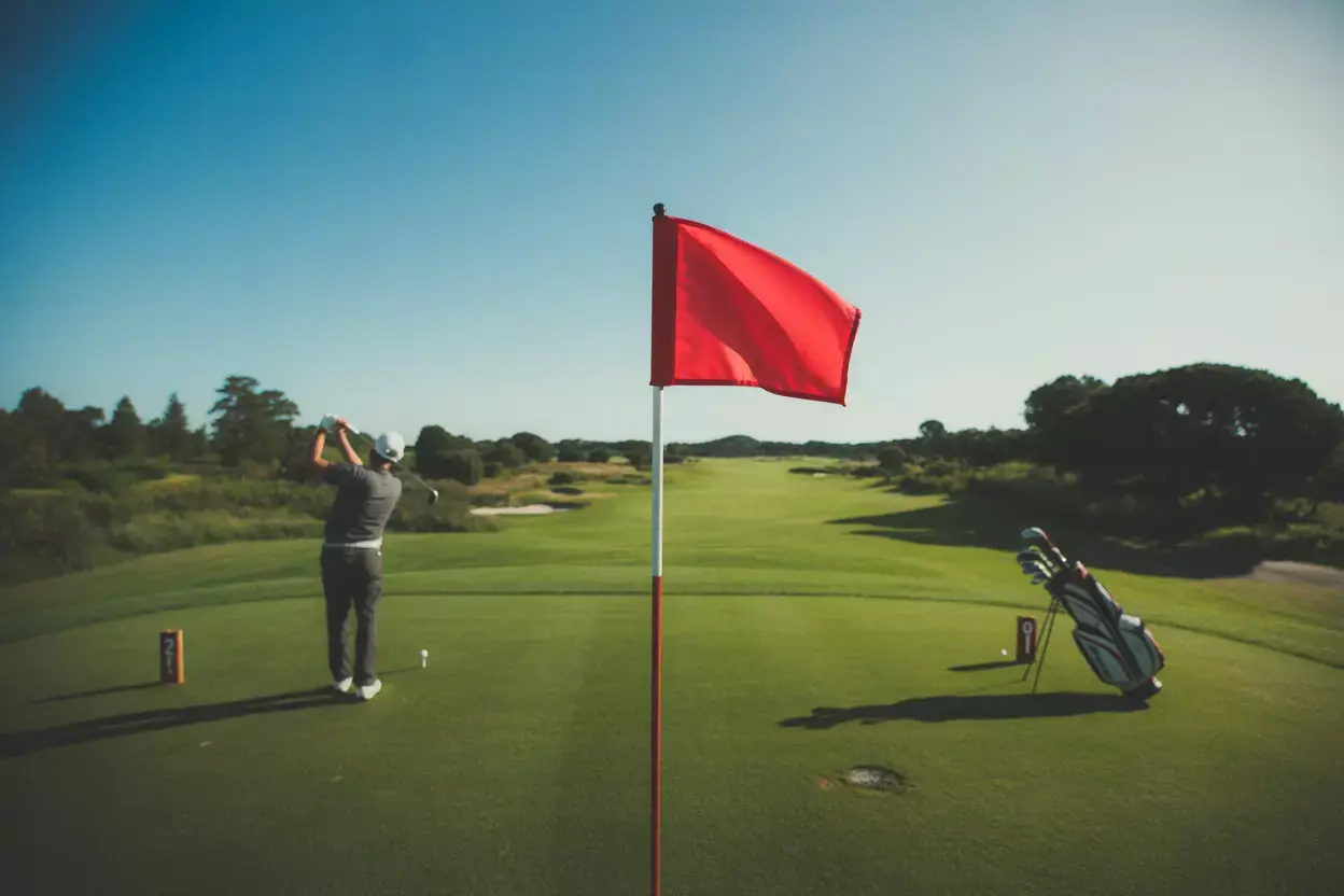 Read more about the article 8 Secrets Your Golf Course Flag is Trying to Tell You (And How to Use Them)