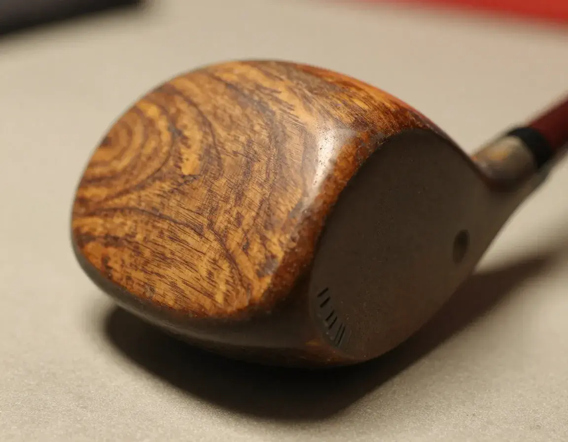 Read more about the article 8 Things to Know Before Buying Vintage Wooden Golf Clubs