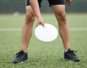 Read more about the article 9 Essential Disc Golf Beginner Tips for Your First Round