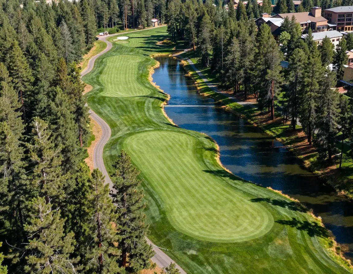 Read more about the article 9 Best Oregon Golf Courses for Scenic and Challenging Play