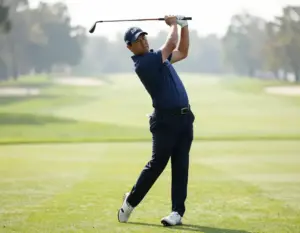 Read more about the article The 8-Step Golf Swing Beginner Blueprint (Master It in 30 Days)